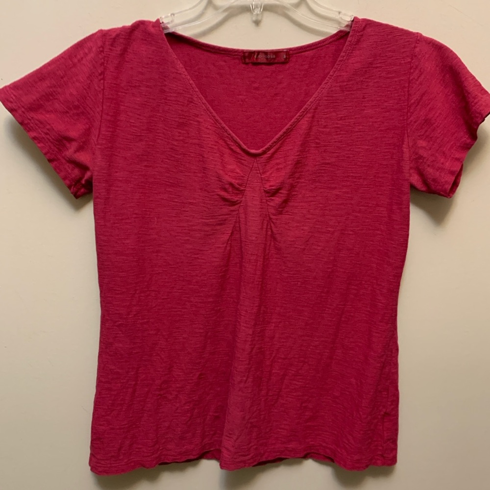 CUT LOOSE V-Neck Fuchsia Short Sleeve Top